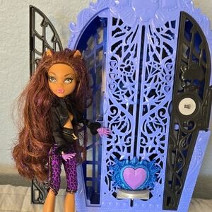 Monster High Clawdeen Wolf Doll with Purple Coffin Case & Outfit